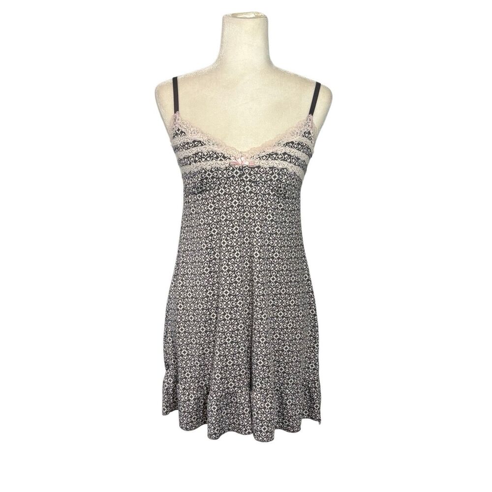 Marilyn Monroe Intimates gray and white short night dress with lace - M